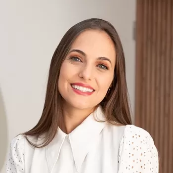 Dr Camila Castro
